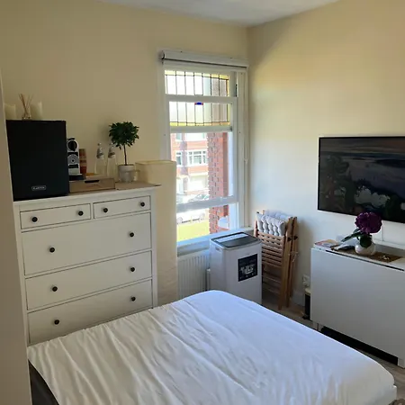 Cosy With Private Bathroom And 2 Bikes * 海牙