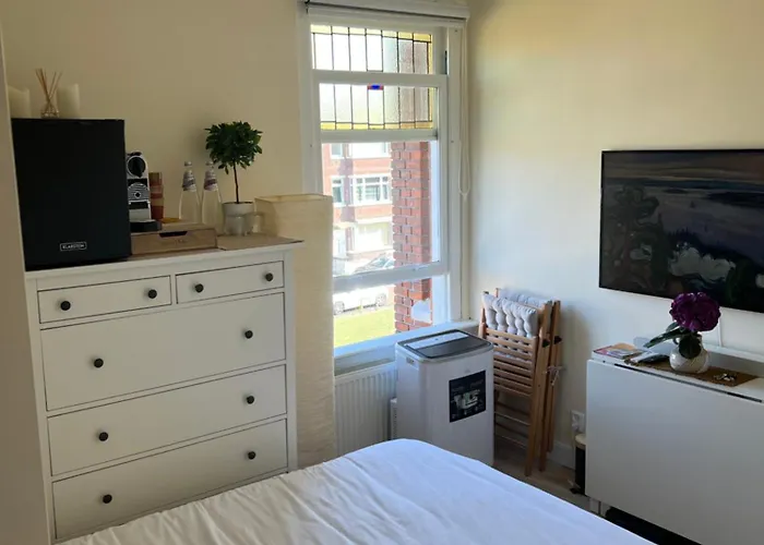 Cosy With Private Bathroom And 2 Bikes * لاهاي